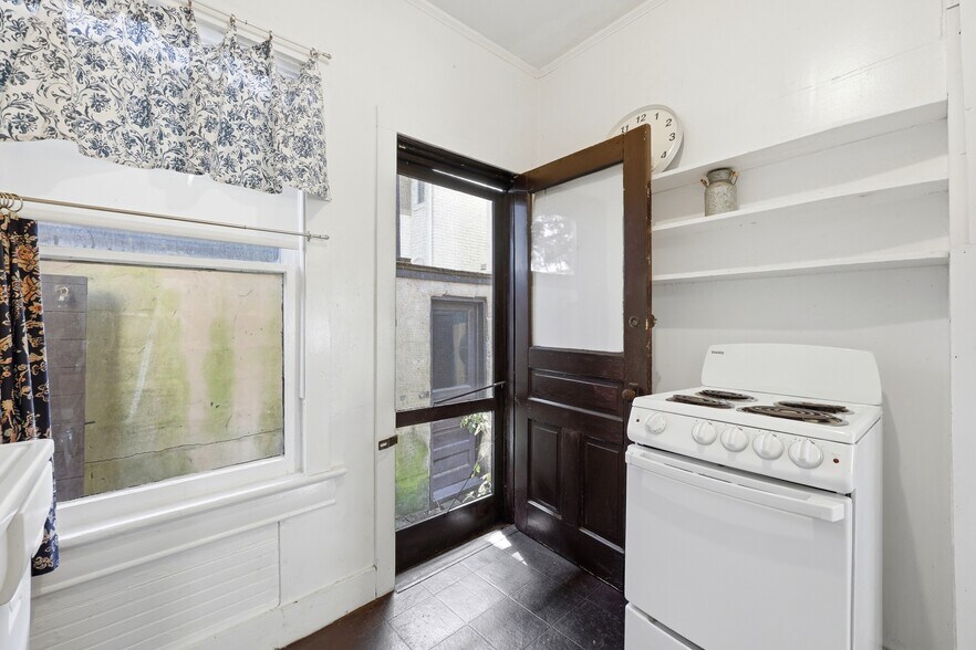 More Photos Of 50 Charlotte St, Saint Augustine Storefront Retail Office For Sale