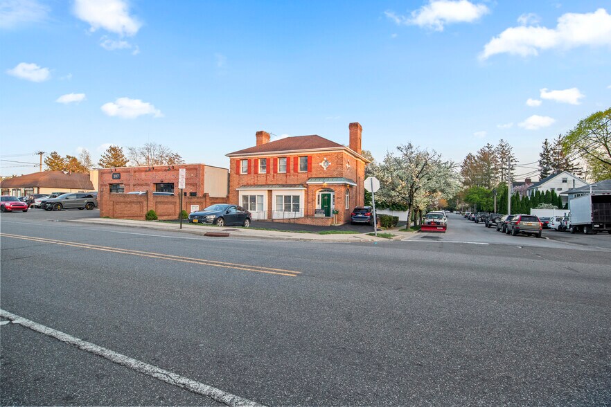 More Photos Of 191 Forest Ave, Locust Valley Storefront Retail Office For Sale
