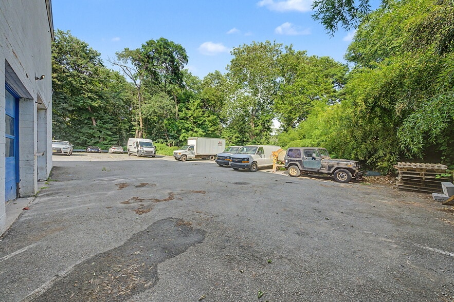 More Photos Of 23 Malcolm St, Morristown Industrial For Sale