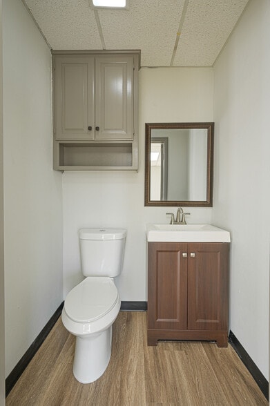 More Photos Of 3009 Epperly Dr, Oklahoma City Office For Sale