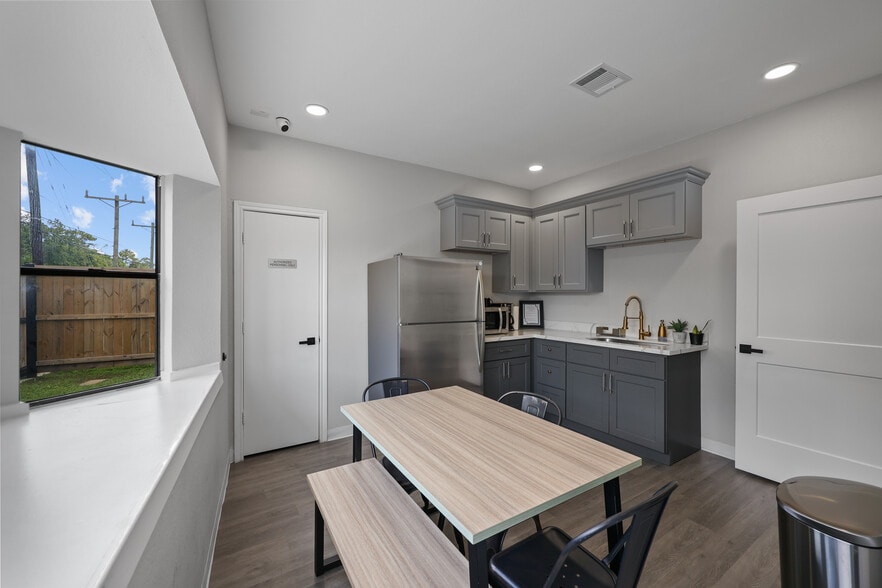 More Photos Of 20713 Aldine Westfield Rd, Houston Office Residential For Sale