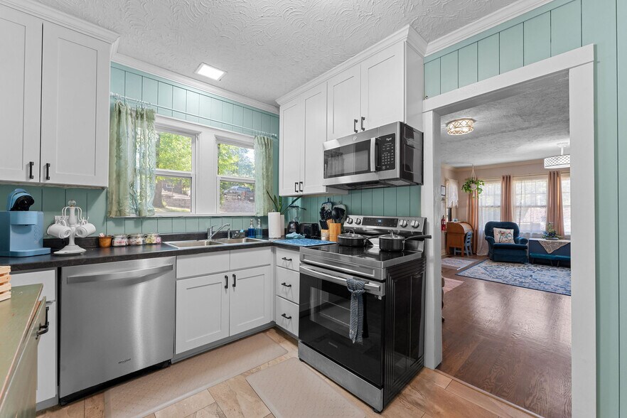 More Photos Of 500 S 2nd St, Branson Specialty For Sale