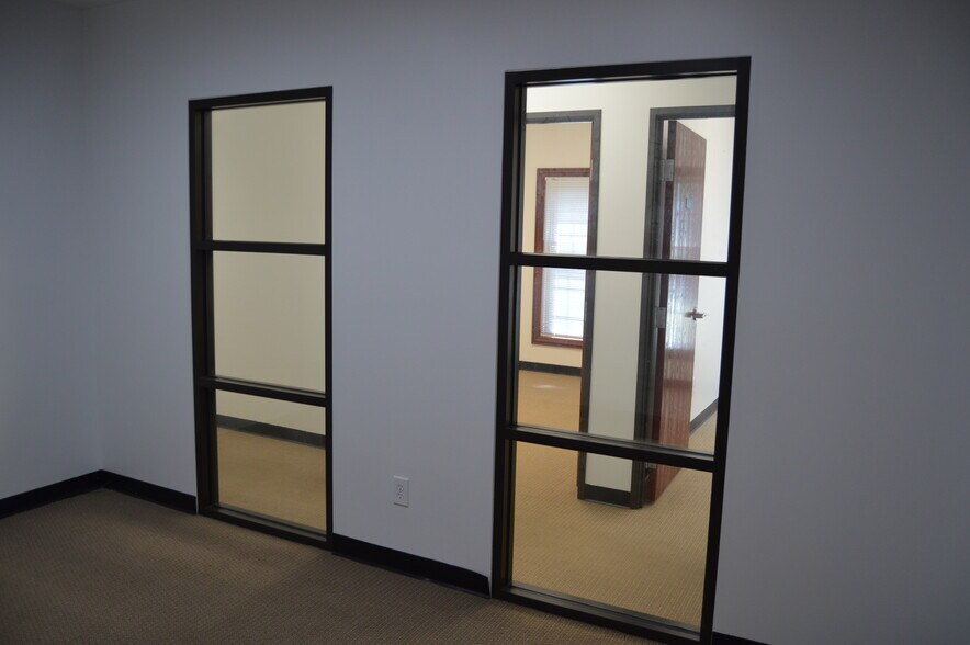 More Photos Of 128 County Line Rd, Westerville Office For Lease