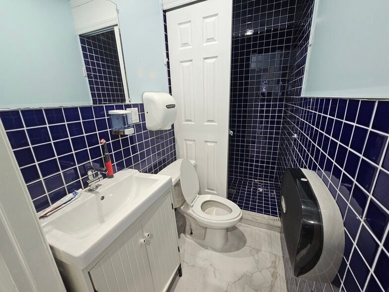 More Photos Of 3526 31st St, Astoria Flex For Lease