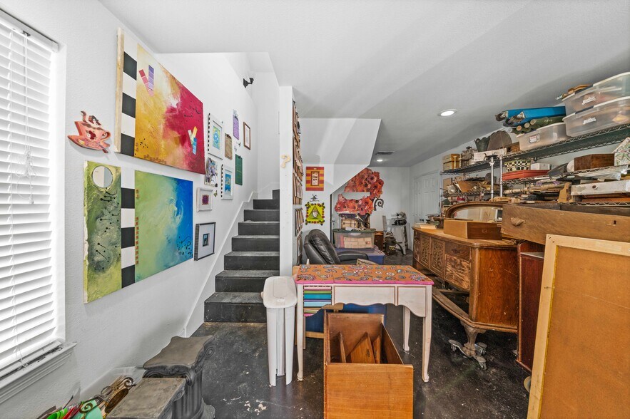 More Photos Of 209 S Main St, Lindale Loft Creative Space For Lease