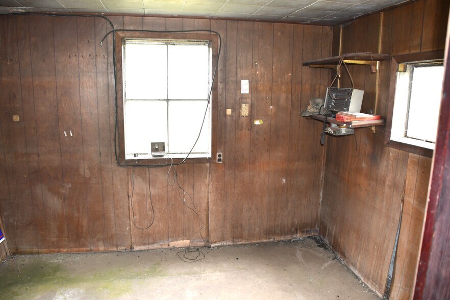 More Photos Of 17162 Shreve Run Rd, Pleasantville Manufacturing For Sale