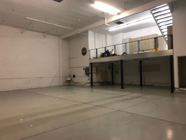 More Photos Of 7631 E Greenway Rd, Scottsdale Warehouse For Lease