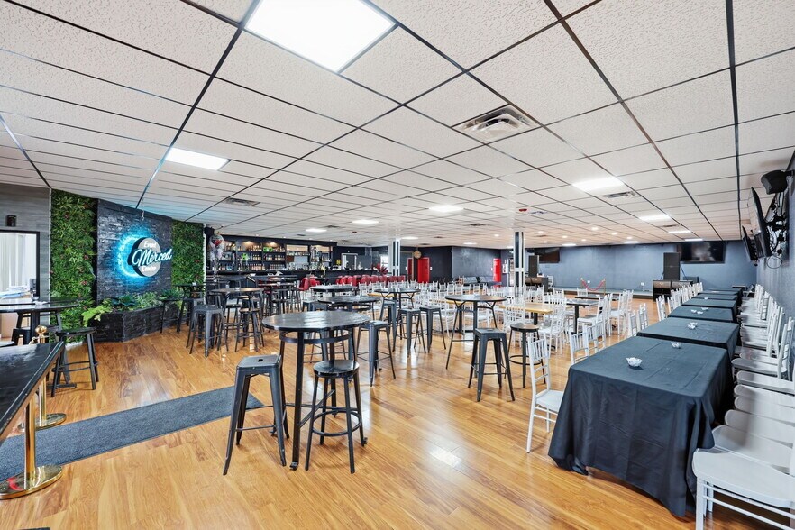 More Photos Of 9880 W Girton Ave, Lakewood Restaurant For Sale
