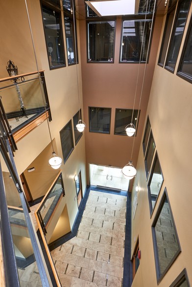 More Photos Of 8196 SW Hall Blvd, Beaverton Office For Lease