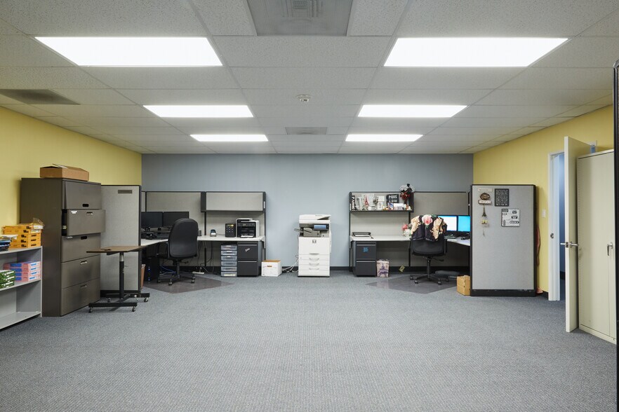 More Photos Of 9171 Gazette Ave, Chatsworth Manufacturing For Sale