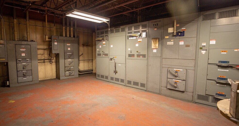 More Photos Of 2200 Empire Ave, Benton Harbor Warehouse For Lease