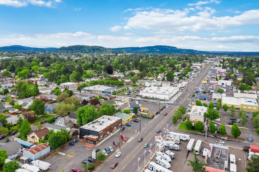 More Photos Of 322-332 SE 82nd Ave, Portland Storefront Retail Office For Lease