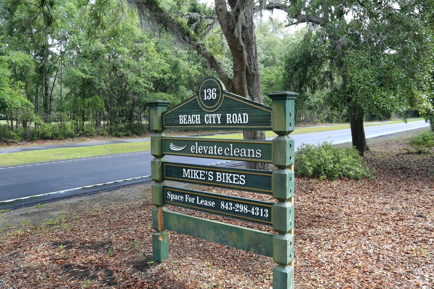 More Photos Of 136 Beach City Rd, Hilton Head Flex For Lease