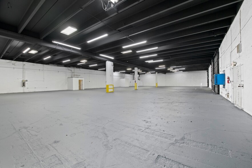 More Photos Of 3501-3531 NW 19th St, Fort Lauderdale Unknown For Lease