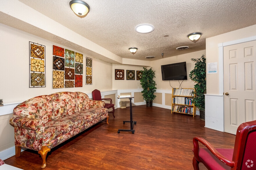 More Photos Of 2229 N Carroll Blvd, Denton Skilled Nursing Facility For Sale