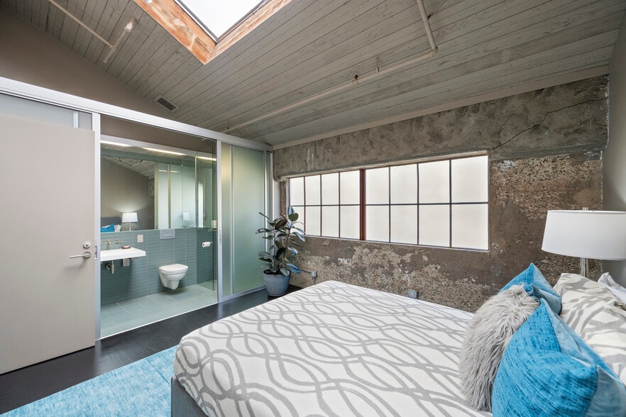 More Photos Of 266-270 14th St, San Francisco Warehouse For Sale