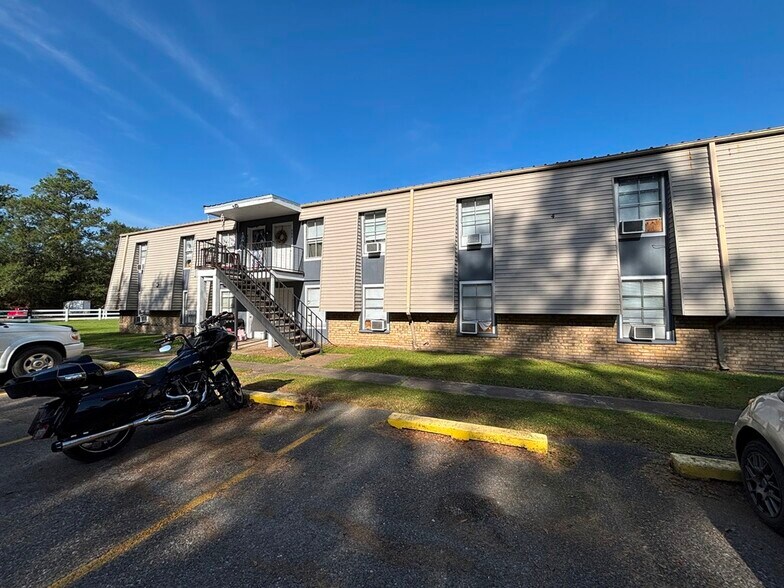 More Photos Of 475 S Denver St, Vidor Apartments For Sale