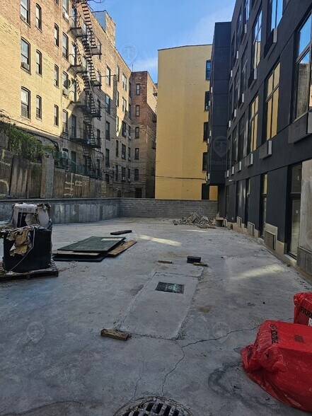 More Photos Of 115 W 190th St, Bronx Specialty For Lease