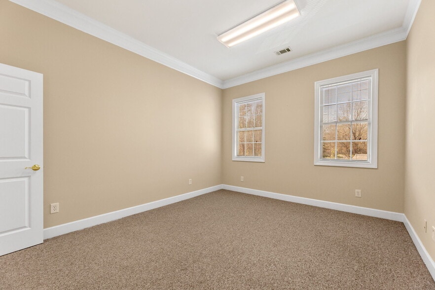 More Photos Of 3535 Roswell Rd, Marietta Business Park For Lease