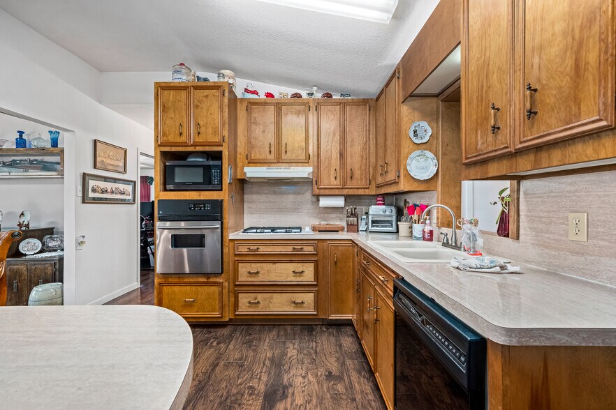 More Photos Of 3966 FM 1781, Rockport Specialty For Sale