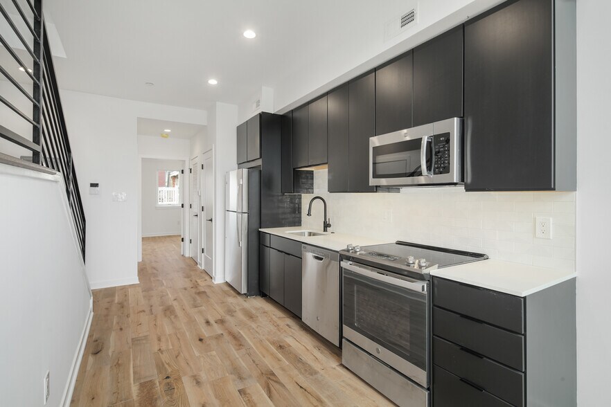 More Photos Of 1246 N Front St, Philadelphia Office For Sale