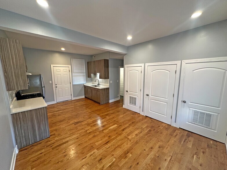 More Photos Of 4957 S Calumet Ave, Chicago Apartments For Sale