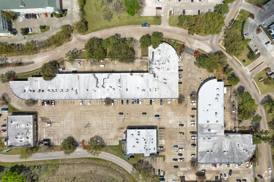 More Photos Of 12501-12607 Gulf Fwy, Houston Unknown For Lease