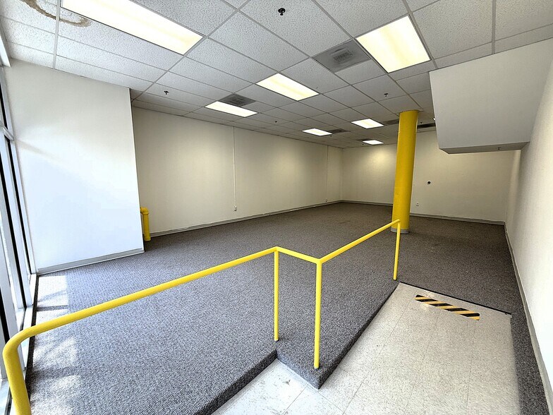 More Photos Of 33-37 W Huntington Dr, Arcadia Self Storage For Lease