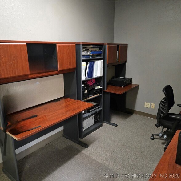 More Photos Of 523 E 6th St, Okmulgee Storefront Retail Office For Sale