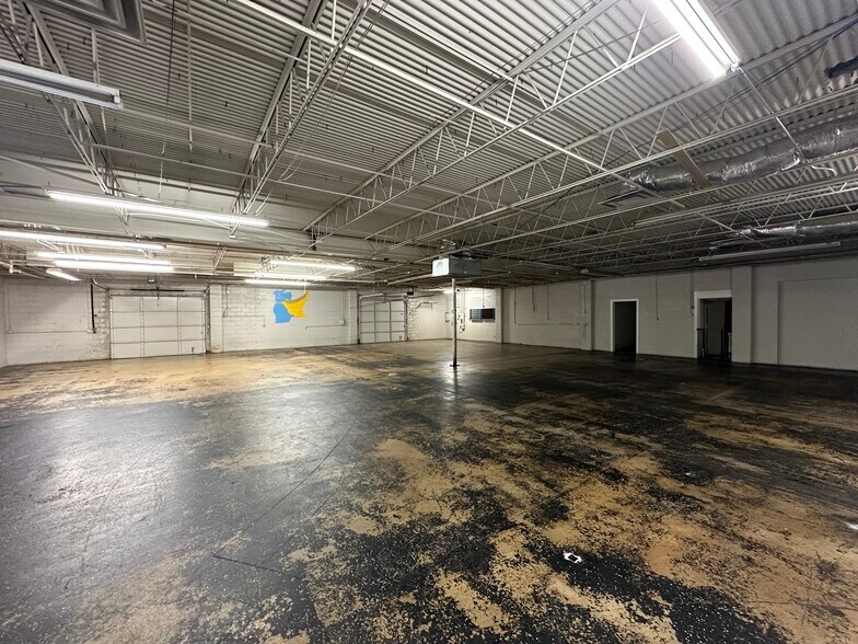 More Photos Of 5722-5724 Kenwick St, San Antonio Warehouse For Lease