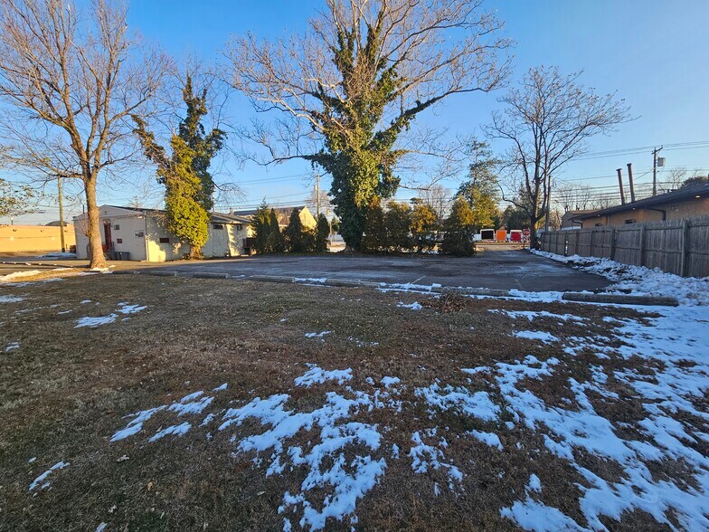 More Photos Of 308 N White Horse Pike, Stratford Veterinarian Kennel For Sale