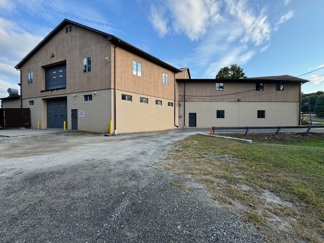 More Photos Of 8 Maple Dr, Monroe Warehouse For Lease
