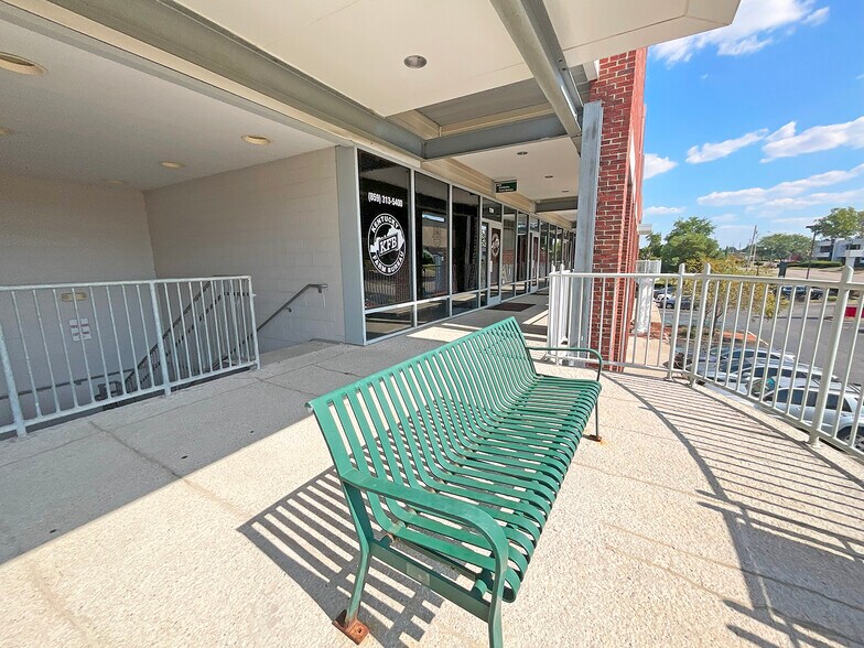 More Photos Of 185 Pasadena Dr, Lexington Storefront Retail Office For Sale