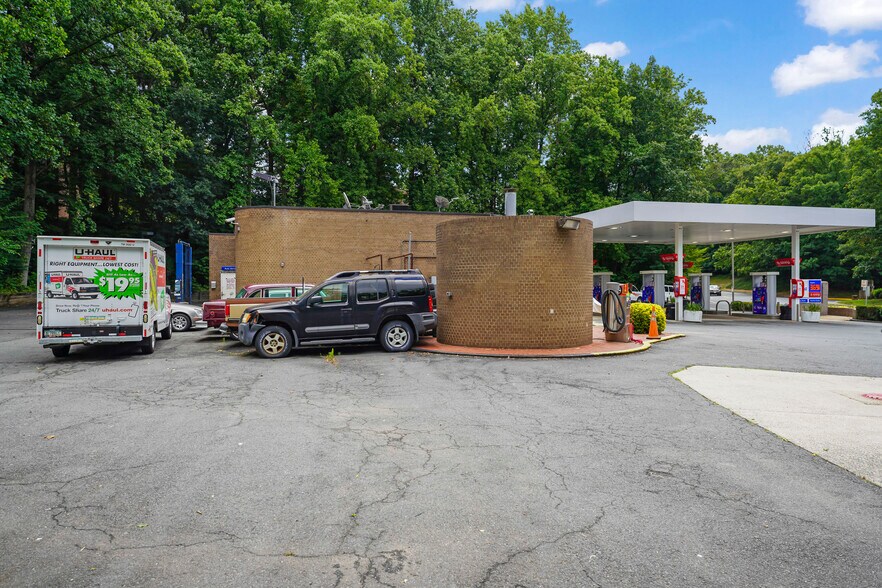 More Photos Of 11410 N Shore Dr, Reston Service Station For Sale