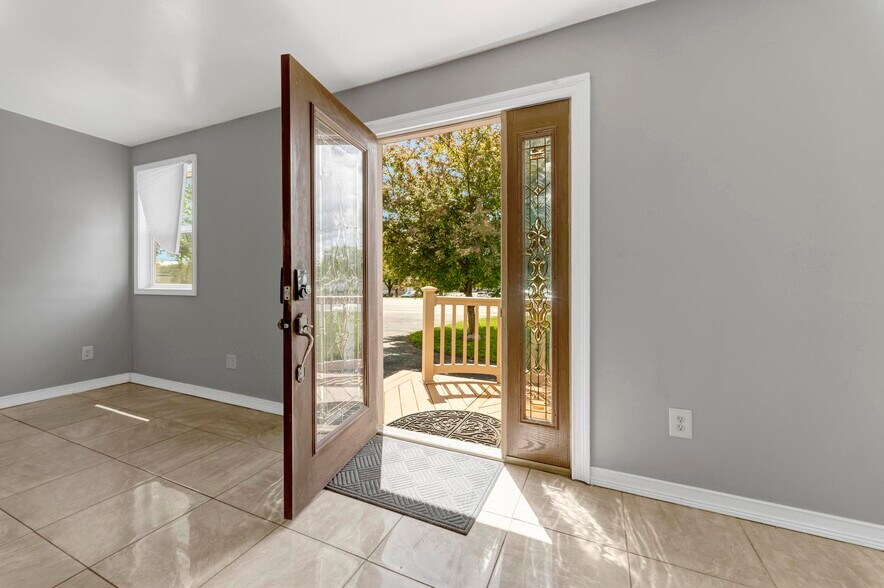 More Photos Of 7969 Richardson Rd, West Bloomfield Office Residential For Sale