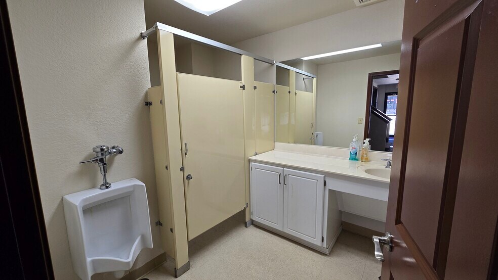 More Photos Of 1 E Central Ave, Temple Office For Sale