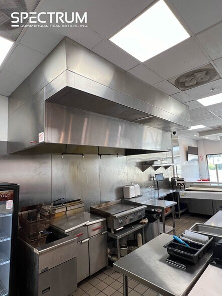 More Photos Of 21514-21534 Devonshire St, Chatsworth Storefront For Lease