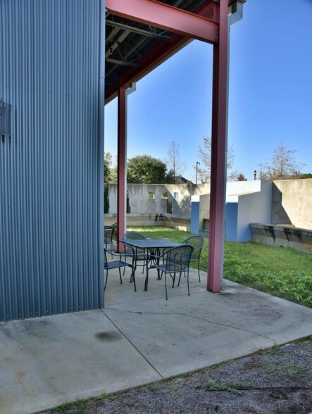 More Photos Of 2807 Meredyth Dr, Albany Restaurant For Sale