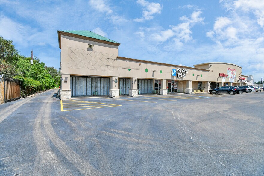 More Photos Of 5231 Aldine Mail Rd, Houston General Retail For Lease