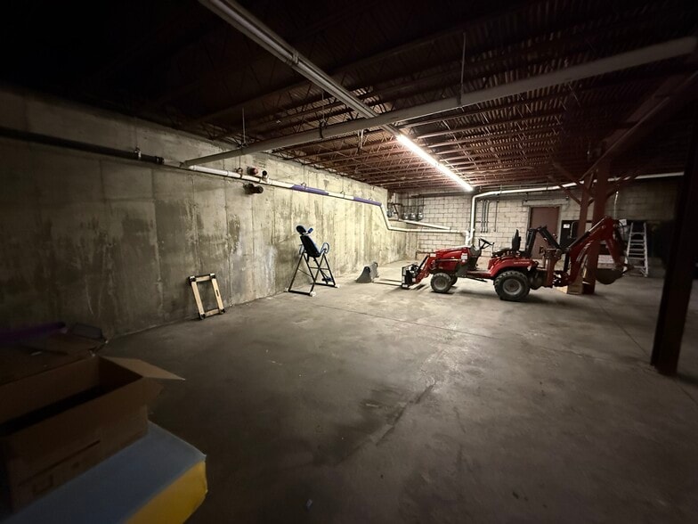 More Photos Of 461 Bridgeport Ave, Milford Unknown For Lease