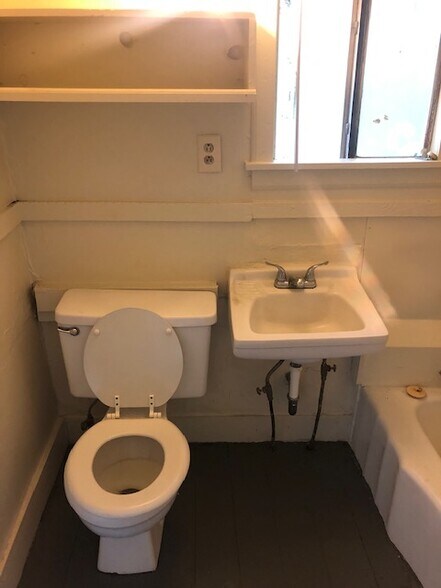 More Photos Of 2053 Linden Ave, Memphis Apartments For Sale