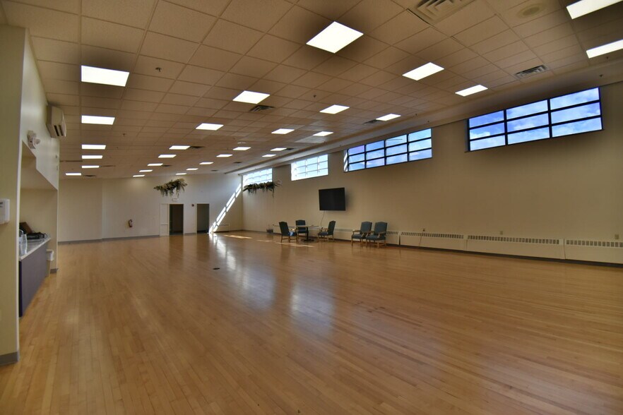 More Photos Of Mediplex Of Concord, Concord Rehabilitation Center For Lease