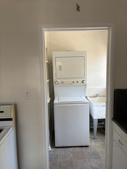 More Photos Of 5005 Cahuenga Blvd, North Hollywood Apartments For Sale