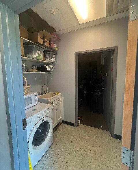 More Photos Of 110 Bradley Rd, Woodbridge Specialty For Lease