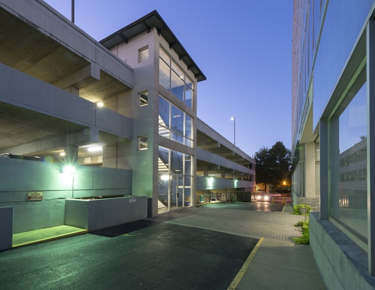 More Photos Of 1 W Court Sq, Decatur Office For Lease