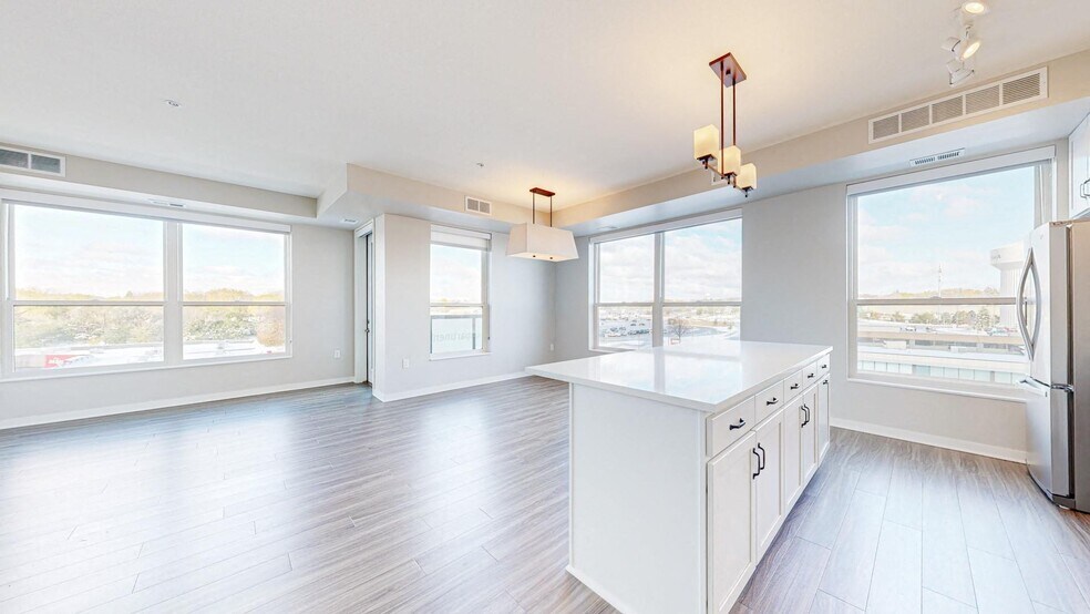 More Photos Of 1700 Plymouth Rd, Minnetonka Apartments For Lease