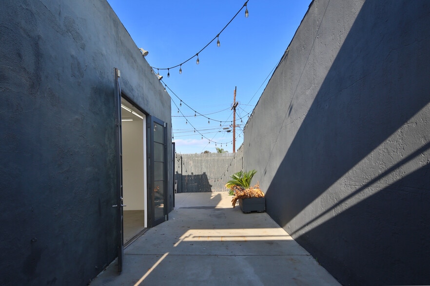 More Photos Of 2680 S La Cienega Blvd, Los Angeles Showroom For Lease