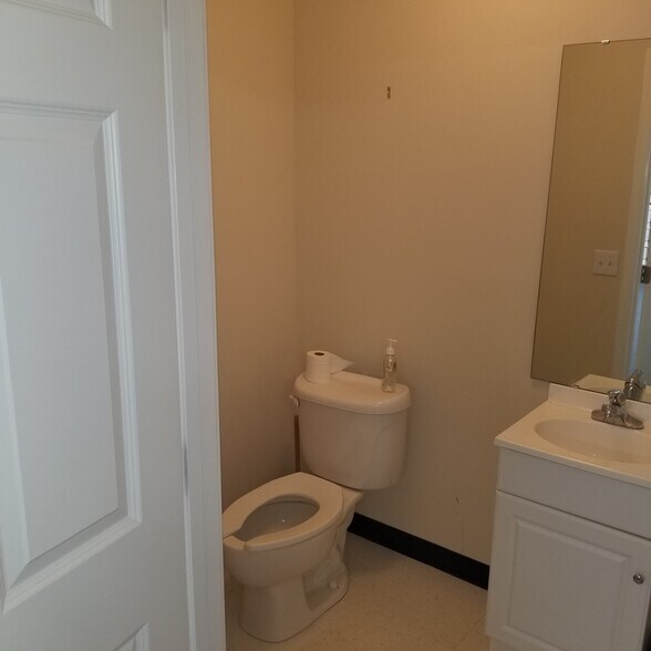 More Photos Of 50 Saint Mark Rd, Taylors Office For Sale