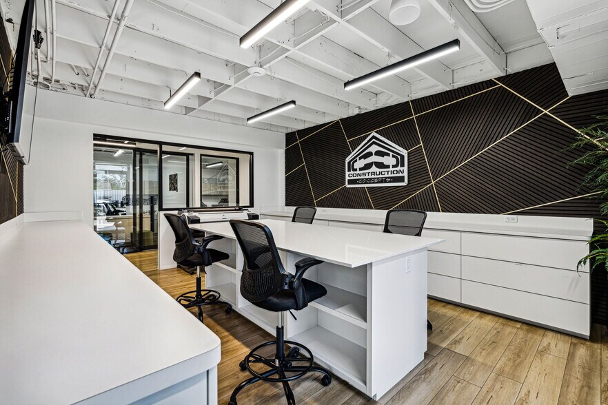 More Photos Of 5703-5705 Edgemoor Dr, Houston Warehouse For Sale