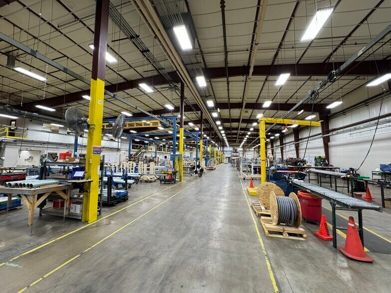 More Photos Of 585 Enterprise Dr, Neenah Manufacturing For Lease